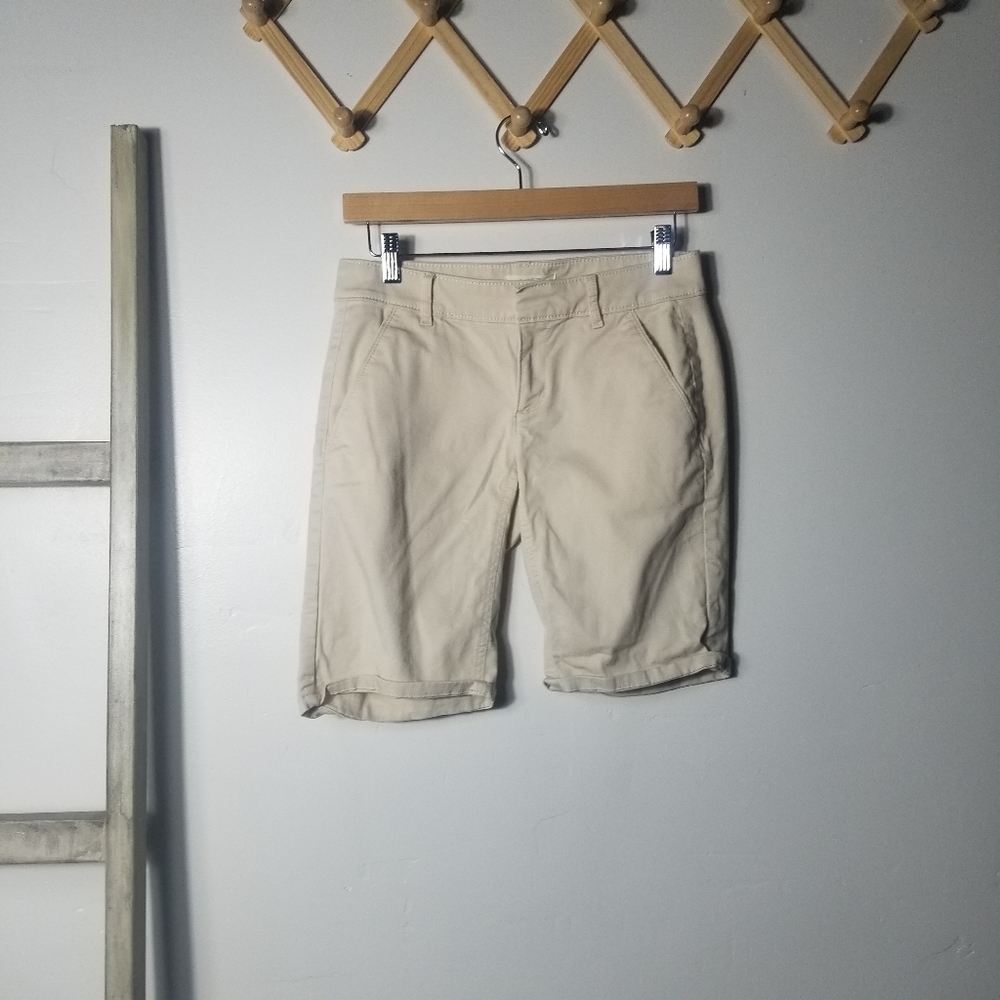 LOFT WOMEN'S CREAM BERMUDA SHORTS SIZE 00